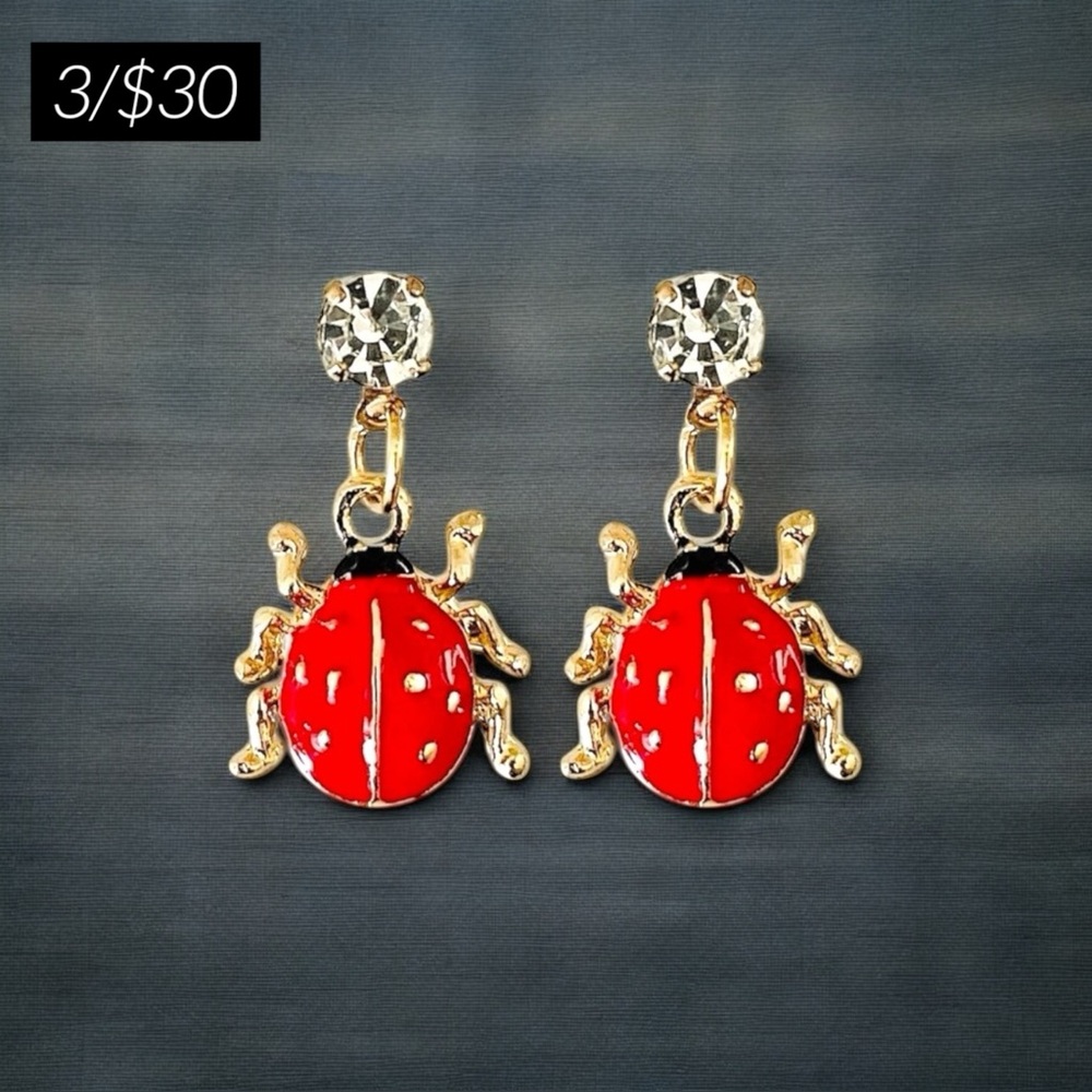 ✨3/$30✨ 🆕Cute Enamel And Crystal Ladybug Earrings